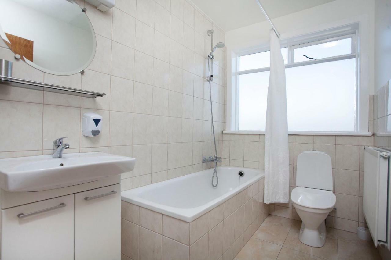 Apotek Guesthouse Akureyri Bagian luar foto