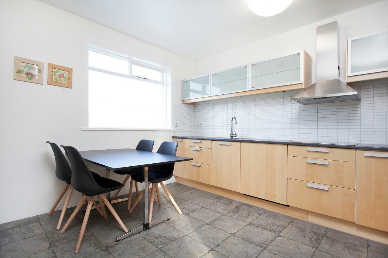 Apotek Guesthouse Akureyri Bagian luar foto